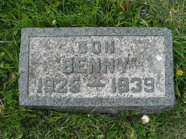 Benny Dobbins tombstone
