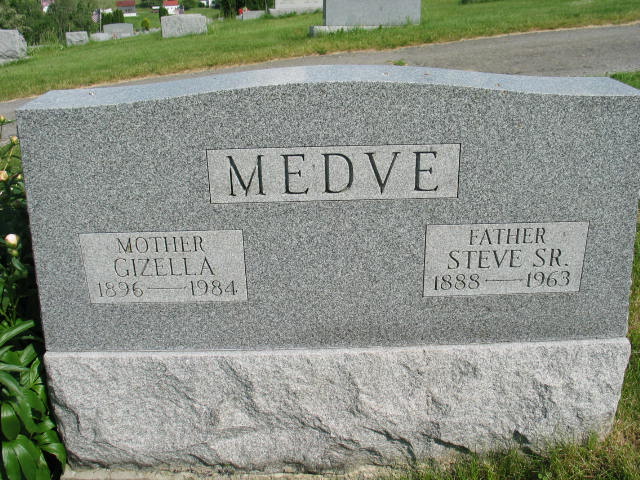 Steve and Gizella Medve tombstone