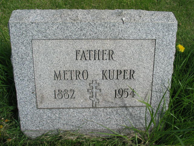 Metro Kuper tombstone