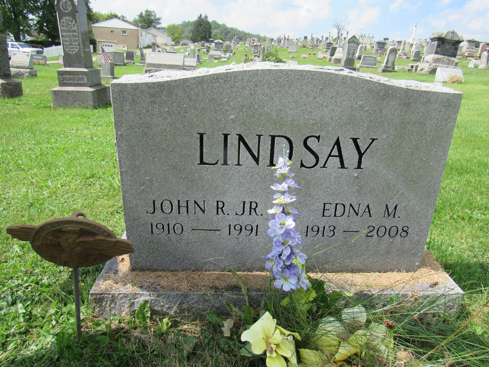 John R. Lindsay Jr. and Enda M. Lindsay tombstone
