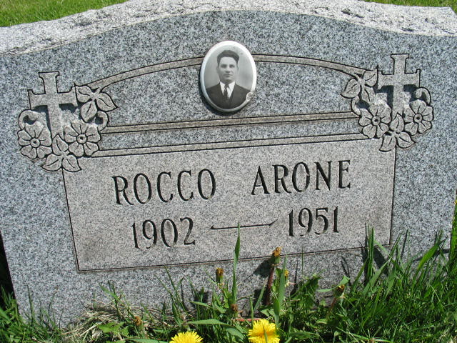 Rocco Arone tombstone