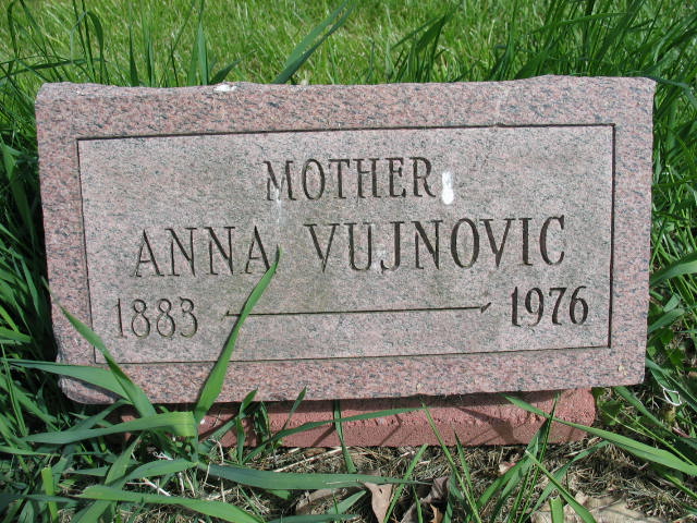 Anna Vujnovic tombstone